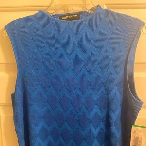 New with tag, Women’s size Large Jones New York shell top.